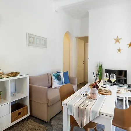 Apartment Sand