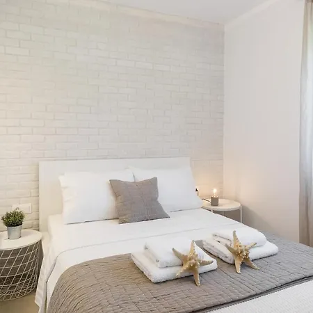 Apartment Sand